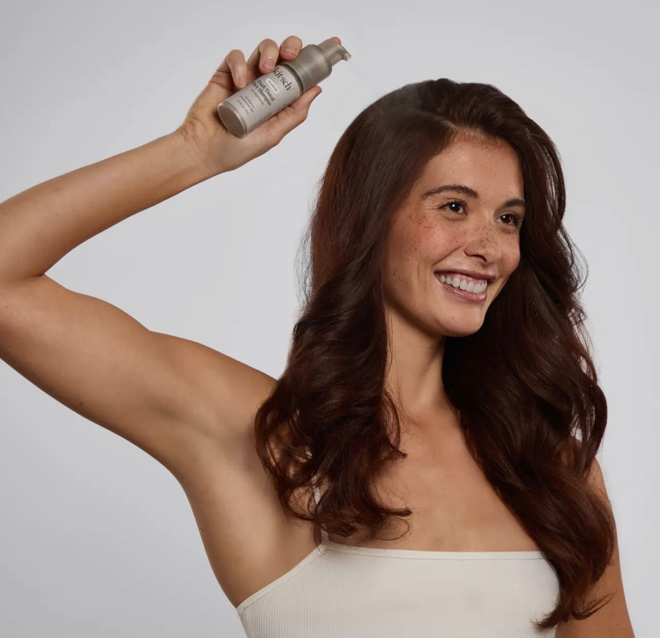 Shampooing Sec Teinté Foncé – Volume & Rafraîchissement | Protéines de Riz | Kitsch