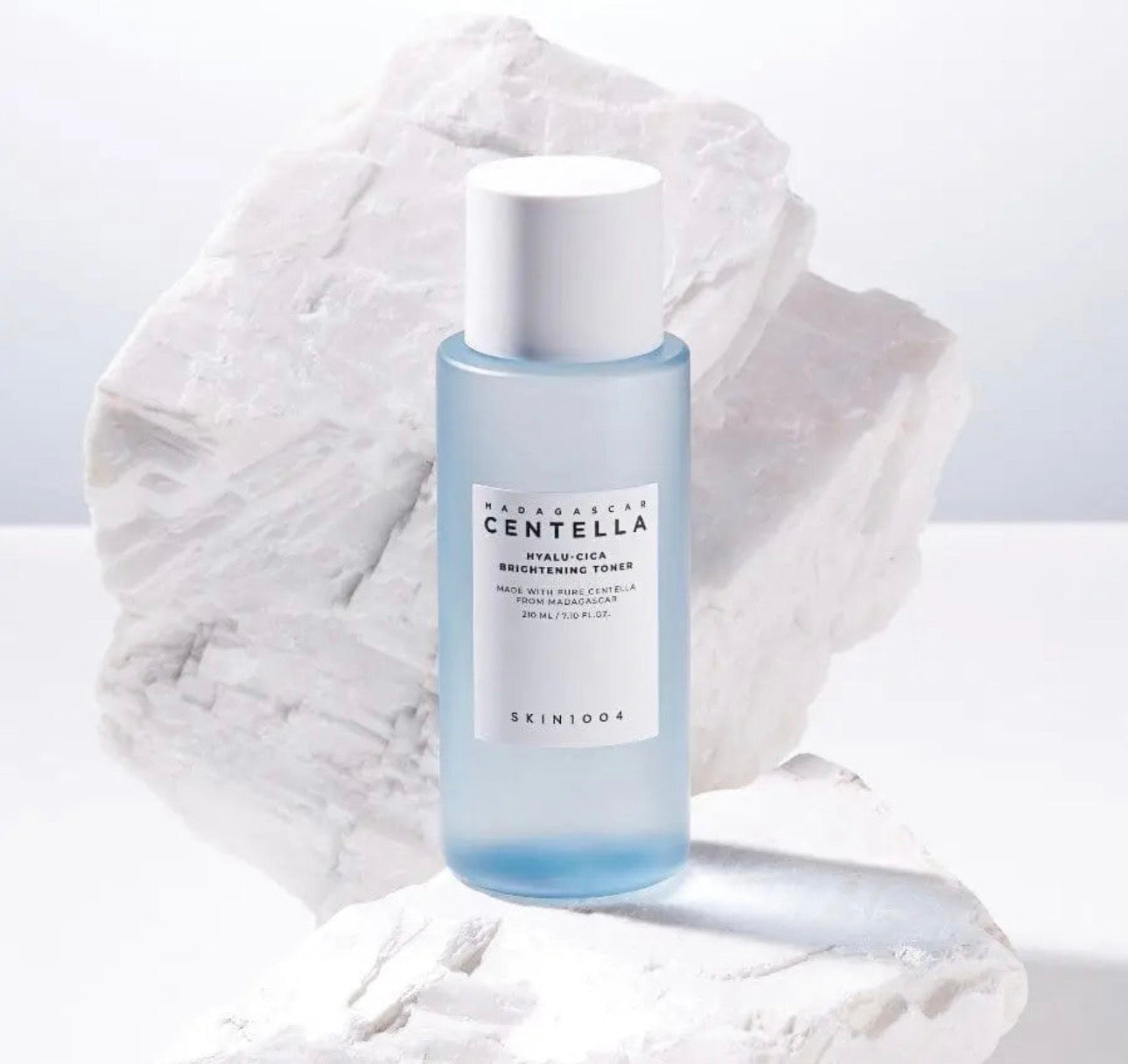 Skin1004 Tonique Éclaircissant Hyalu‑Cica : Centella + AHA - 30/210ml