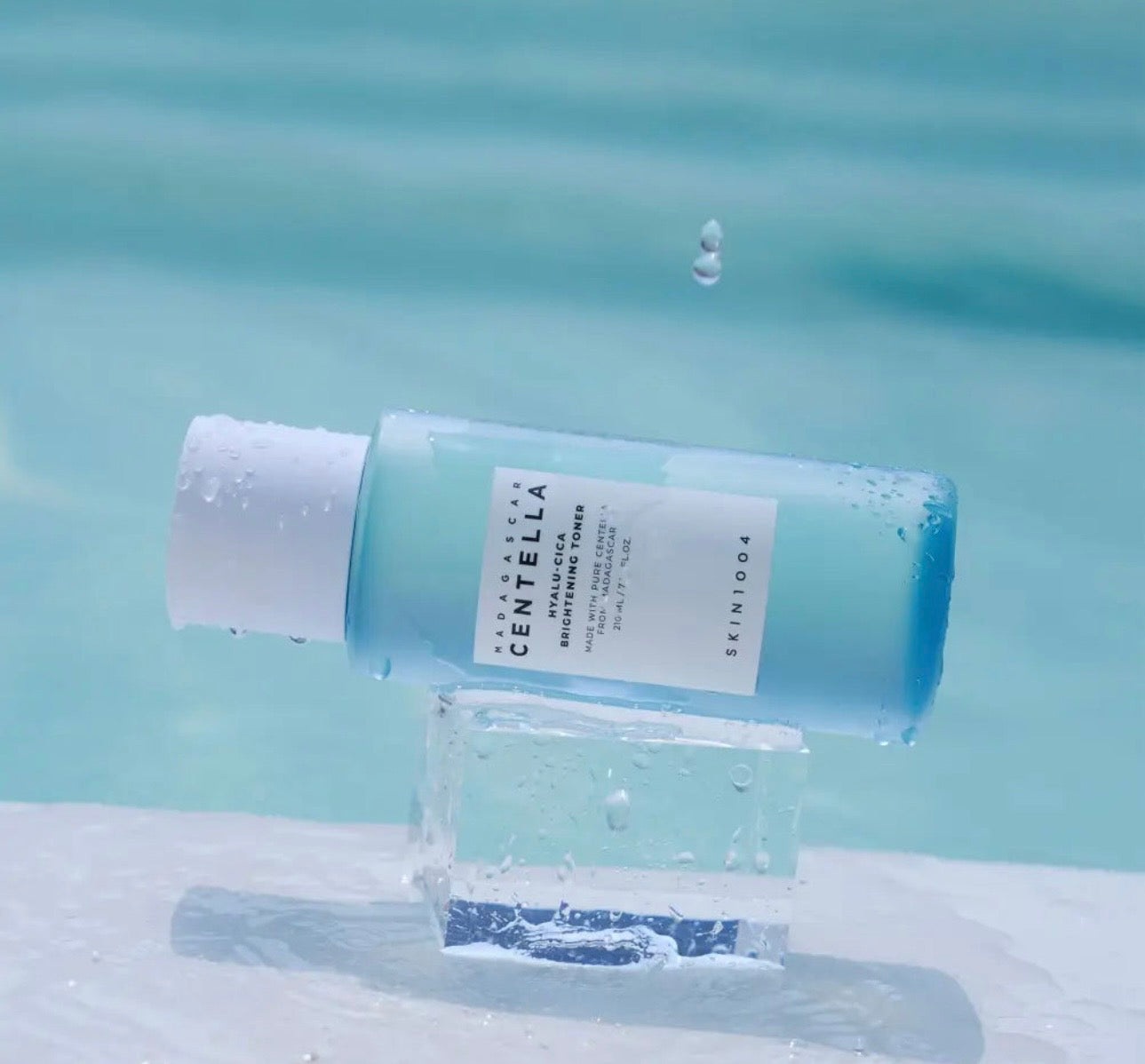 Skin1004 Tonique Éclaircissant Hyalu‑Cica : Centella + AHA - 30/210ml